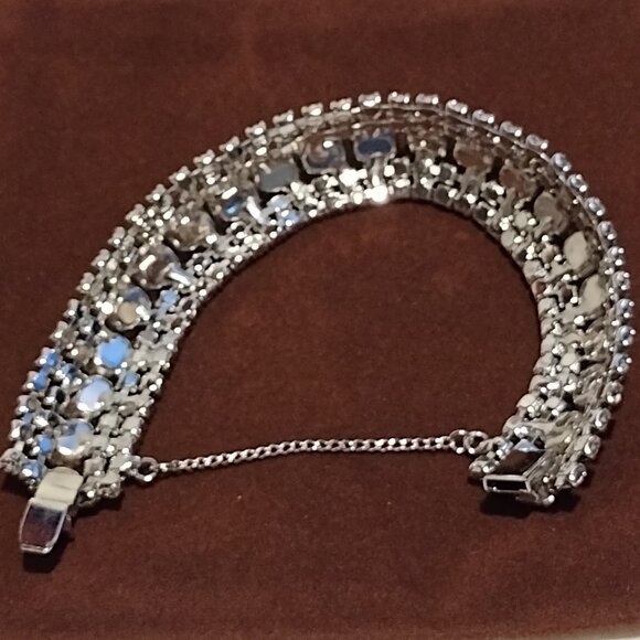Gorgeous Rhinestone Bracelet - Picture 6 of 7